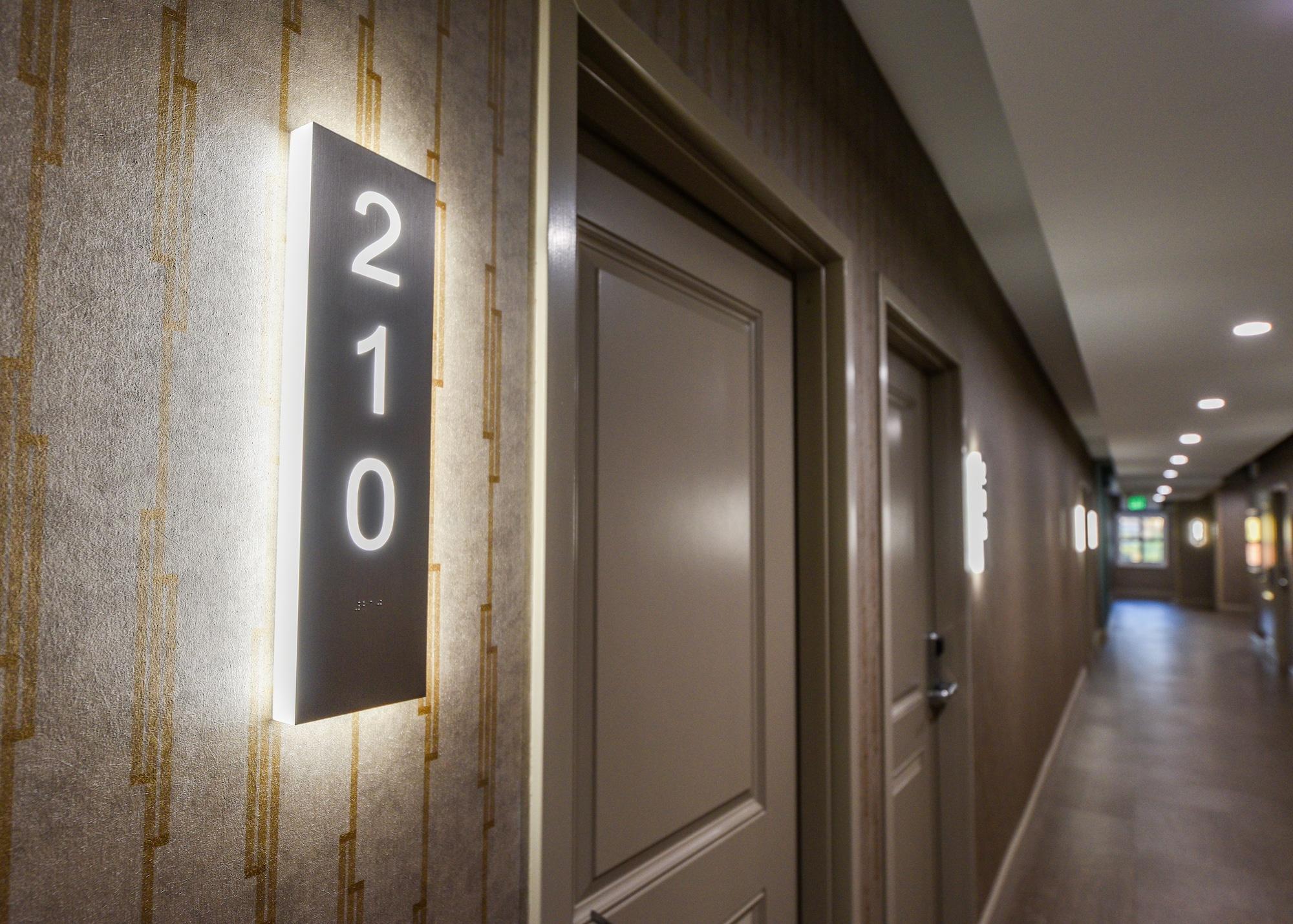 Hollywood Inn Suites Hotel West Athens Экстерьер фото