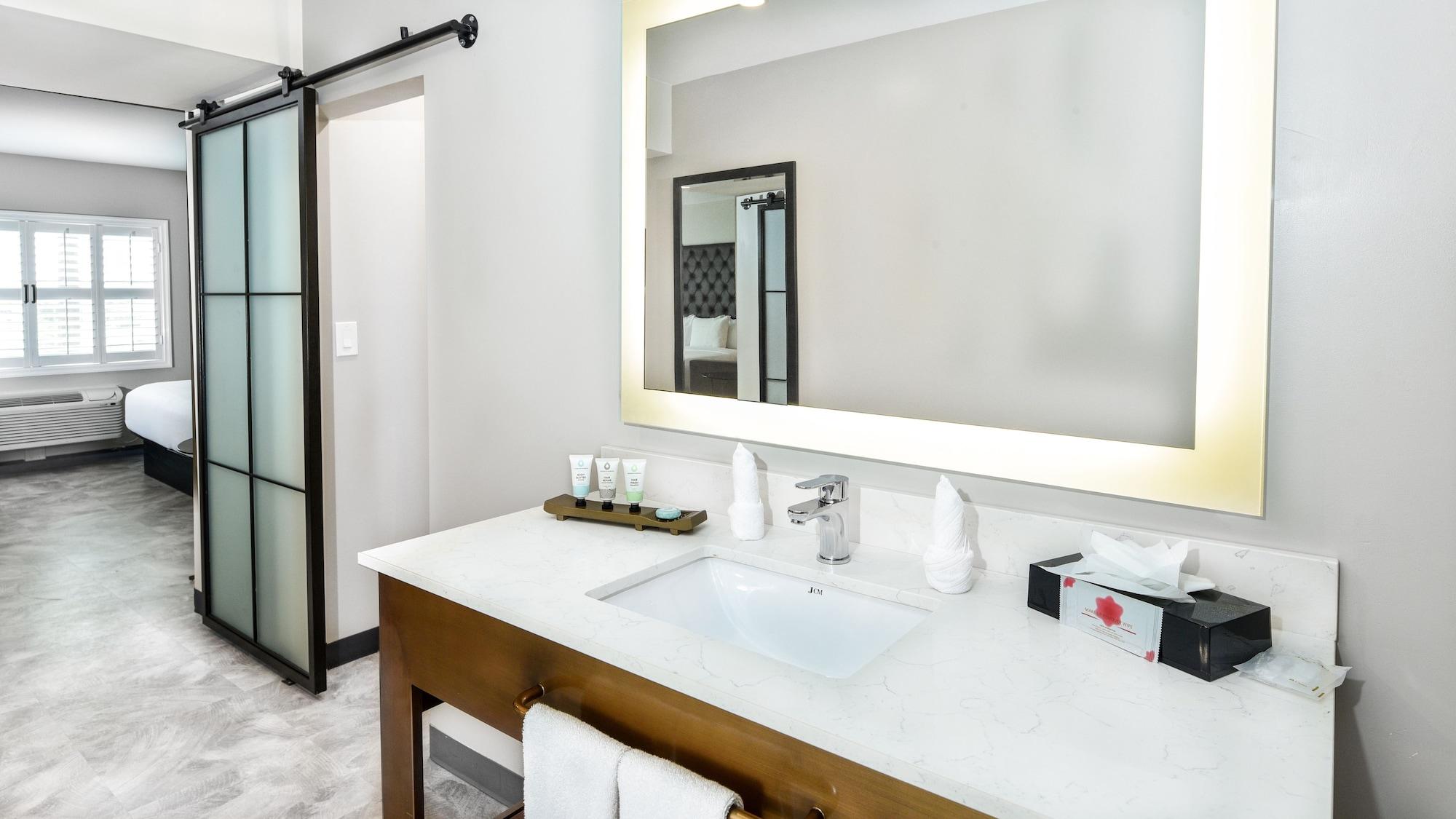 Hollywood Inn Suites Hotel West Athens Экстерьер фото
